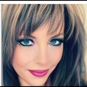 Meet your Posher, Carla